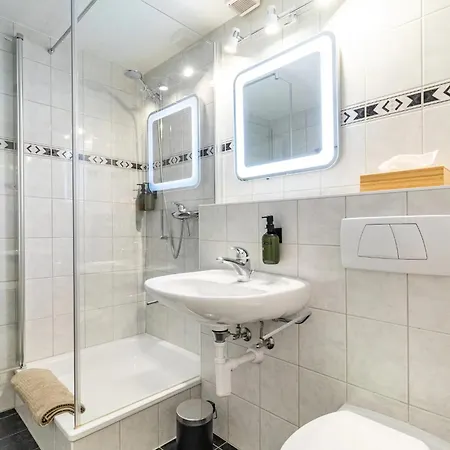 Modern - Ski-in, Ski-out - By